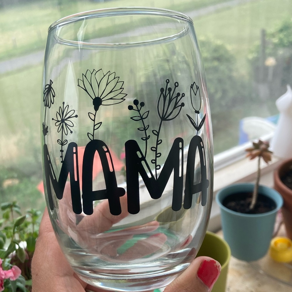 Mama wine glass
